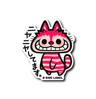 ニヤニヤしてます