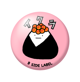 おにぎり(いくら)/小缶バッジ – B-SIDE LABEL