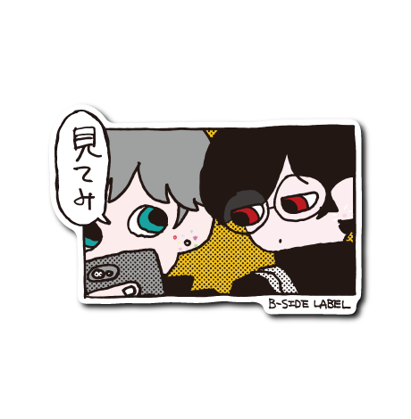 ピアス男子学生(黄背景)