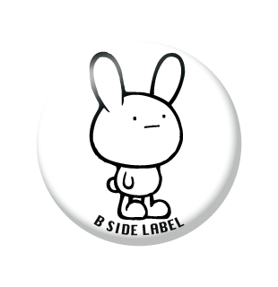 真顔ウサギ/小缶バッジ